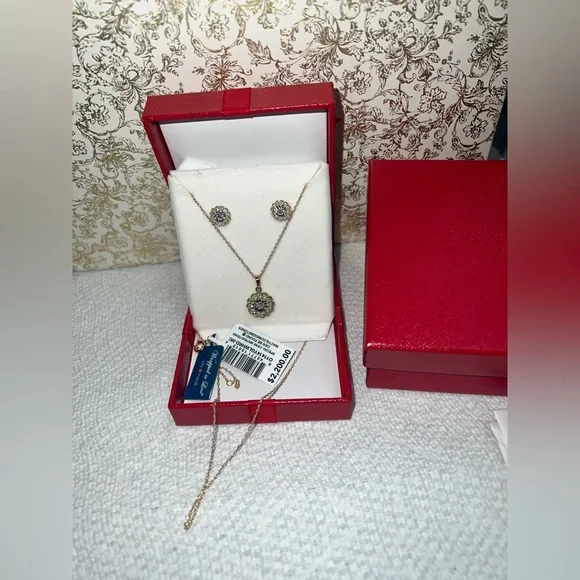 MACY’S 2-PC 1CT DIAMOND SET CLUSTER PENDANT NECKLACE & STUDS - Picture 12 of 17